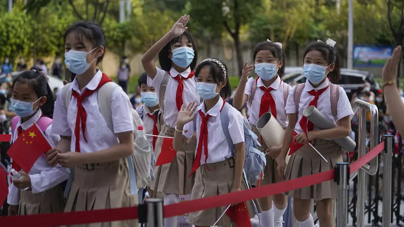 FOTO: Hari Pertama Sekolah Tatap Muka di China