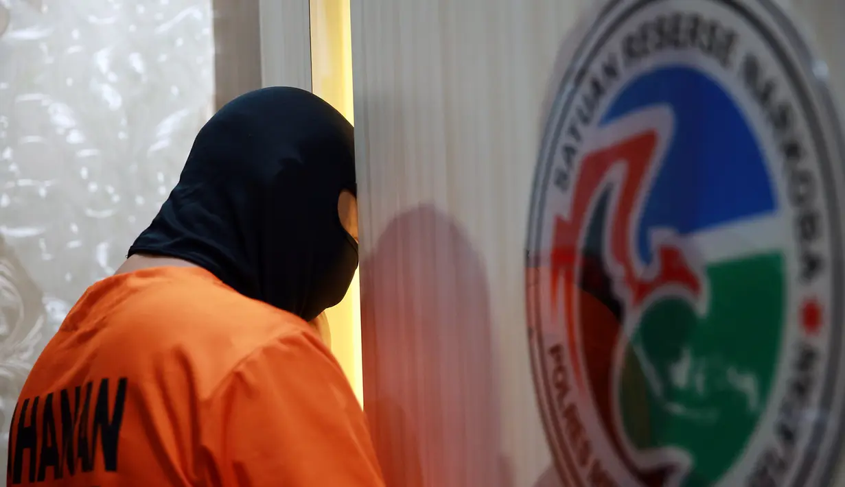 "Dia (RS) memang pemakai berat, sampai menggunakan narkoba jenis kokain juga," ucap Iptu Edy Suprayitno di Polres Metro Jakarta Selatan, Jumat (3/6/2016). (Deki Prayoga/Bintang.com)