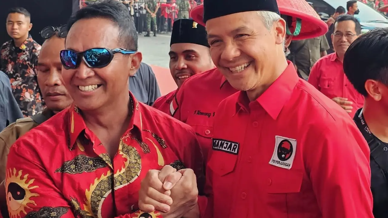 Bakal calon presiden atau bakal capres Ganjar Pranowo sempat bertemu dengan mantan Panglima TNI Jenderal (Purn) Andika Perkasa dalam momen acara peringatan Puncak Bulan Bung Karno 2023.