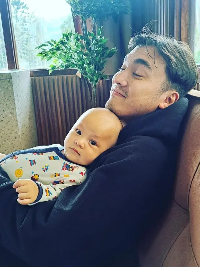 Keseruan Rendy Kjaernett Bareng Anak Sebelum Kabar Perselingkuhan