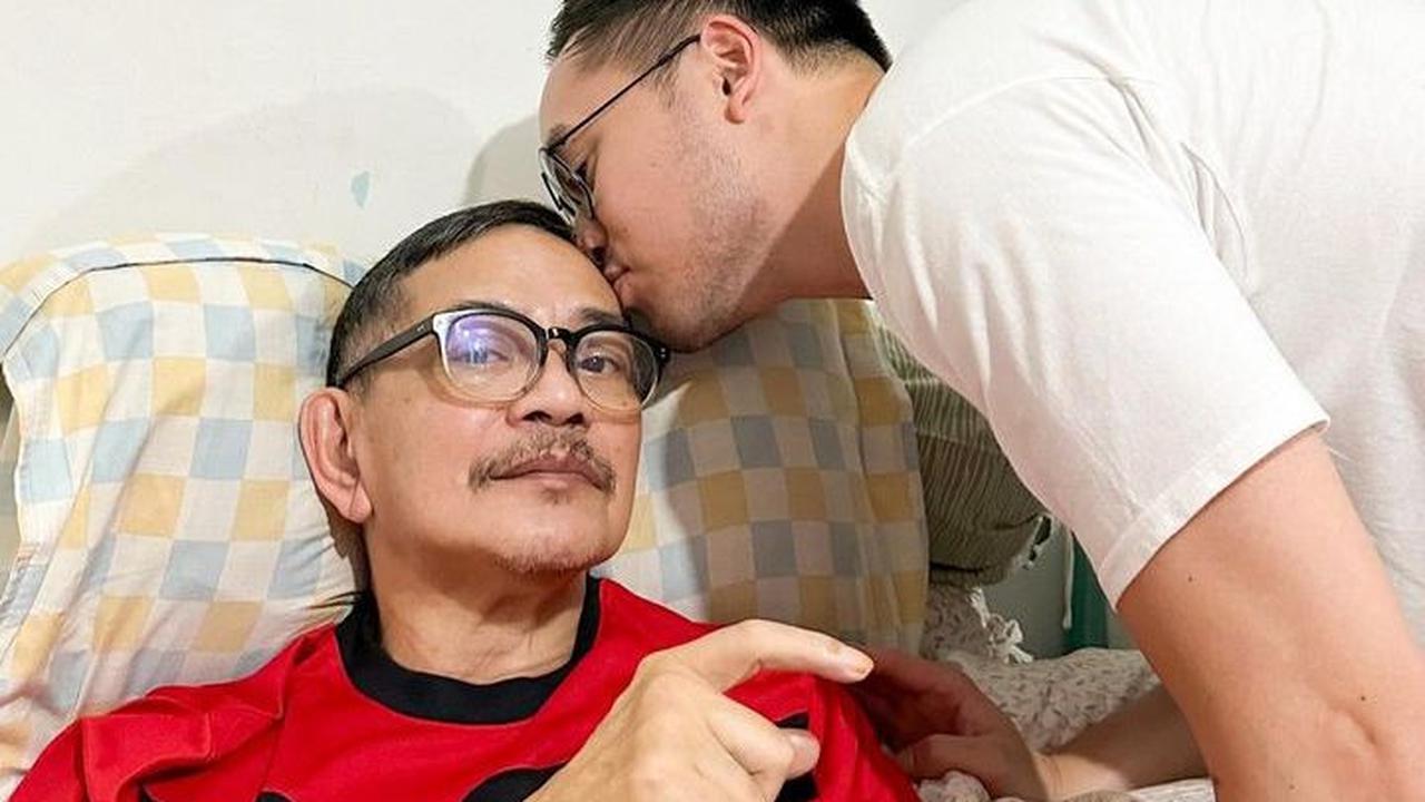 Penampilan Ray Sahetapy yang tampak berbeda disampaikan para netizen lewat kolom komentar.