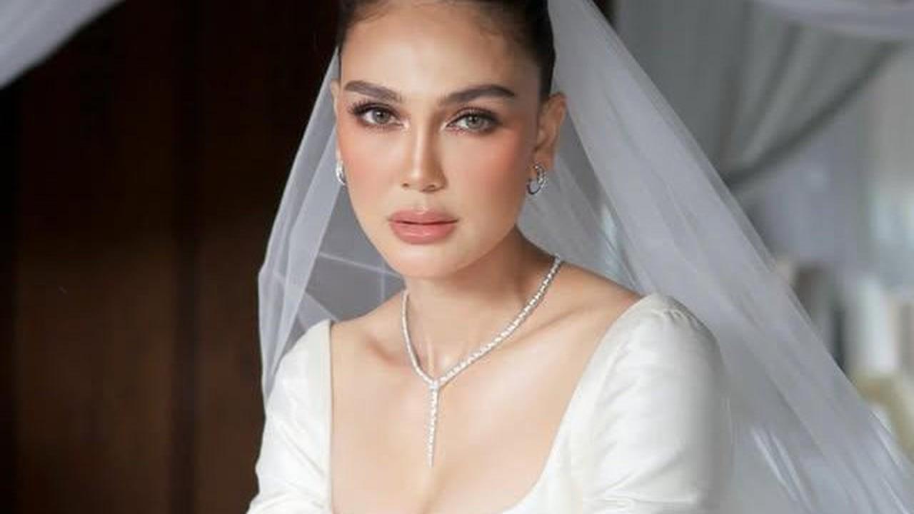 Menyala Mbak Bulan! Potret Luna Maya Cantik Banget di Resepsi Kedua - Pakai Kalung Rp1,5 Miliar