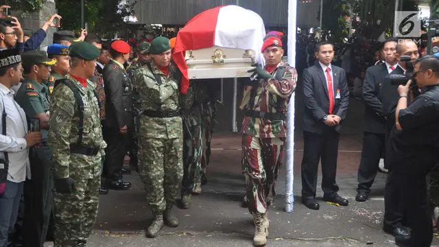 Prajurit TNI Iringi Upacara Persemayaman Ani Yudhoyono