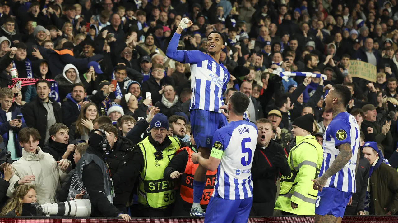 Foto: Momen Bersejarah Brighton Lolos ke Babak 16 Besar Liga Europa