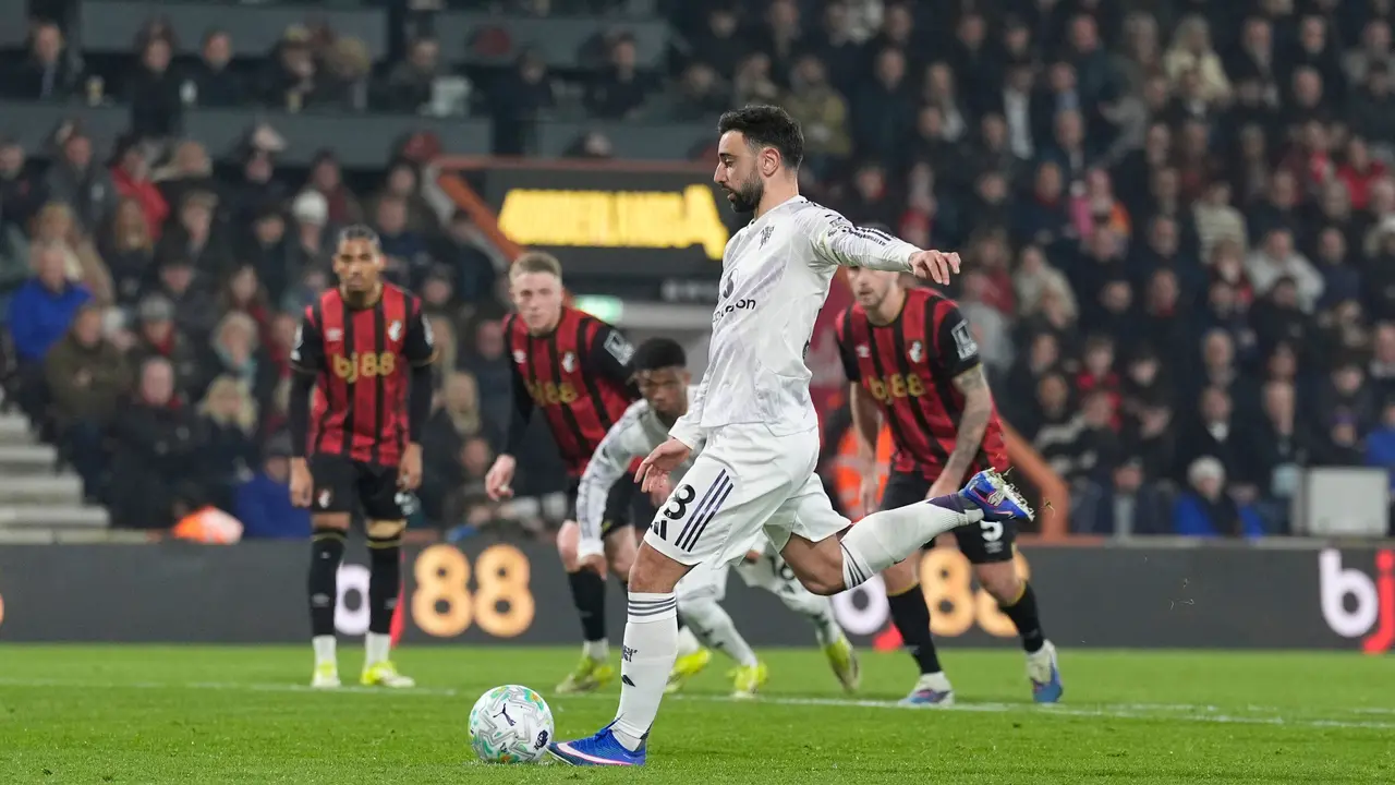 Kapten Manchester United Bruno Fernandes menjebol gawang Bournemouth di pekan ke-31 Liga Inggris 2025/2026 di Vitality Stadium, Sabtu (21/03/2026) dini hari WIB.