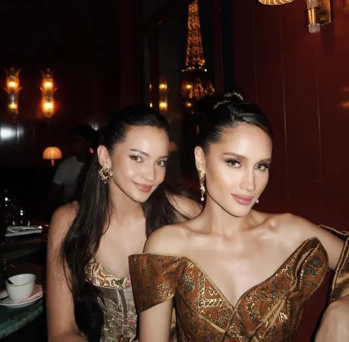 7 Potret Enzy Storia dan Cinta Laura Berbalut Gaun Batik di Paris Fashion Week 2024, Banjir Pujian