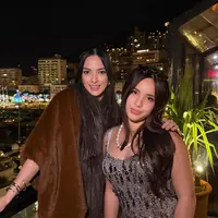 Bersama keluarga, Nia memilih Monaco sebagai destinasi liburan akhir tahun, menikmati gemerlap kota pelabuhan yang ikonik dengan latar malam yang romantis dan mewah. [@ramadhaniabakrie].