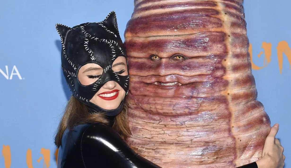 Heidi Klum dan anaknya, Leni Klum, pada perayaan Halloween tahun 2022. (Foto: Evan Agostini/Invision/AP)