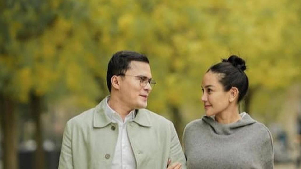 Intip Keseruan Nikita Mirzani dan Fuji Liburan Bareng Dokter Oky ke Eropa