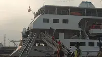 Bukan laut yang menjadi tujuan para pengunjung Doulos Hope ketika menaiki kapal yang bersandar di Pelabuhan Tanjung Priok, Jakarta Utara, melainkan menjelajahi dunia melalui buku. (Liputan6.com/Uliyanti Mayhani)