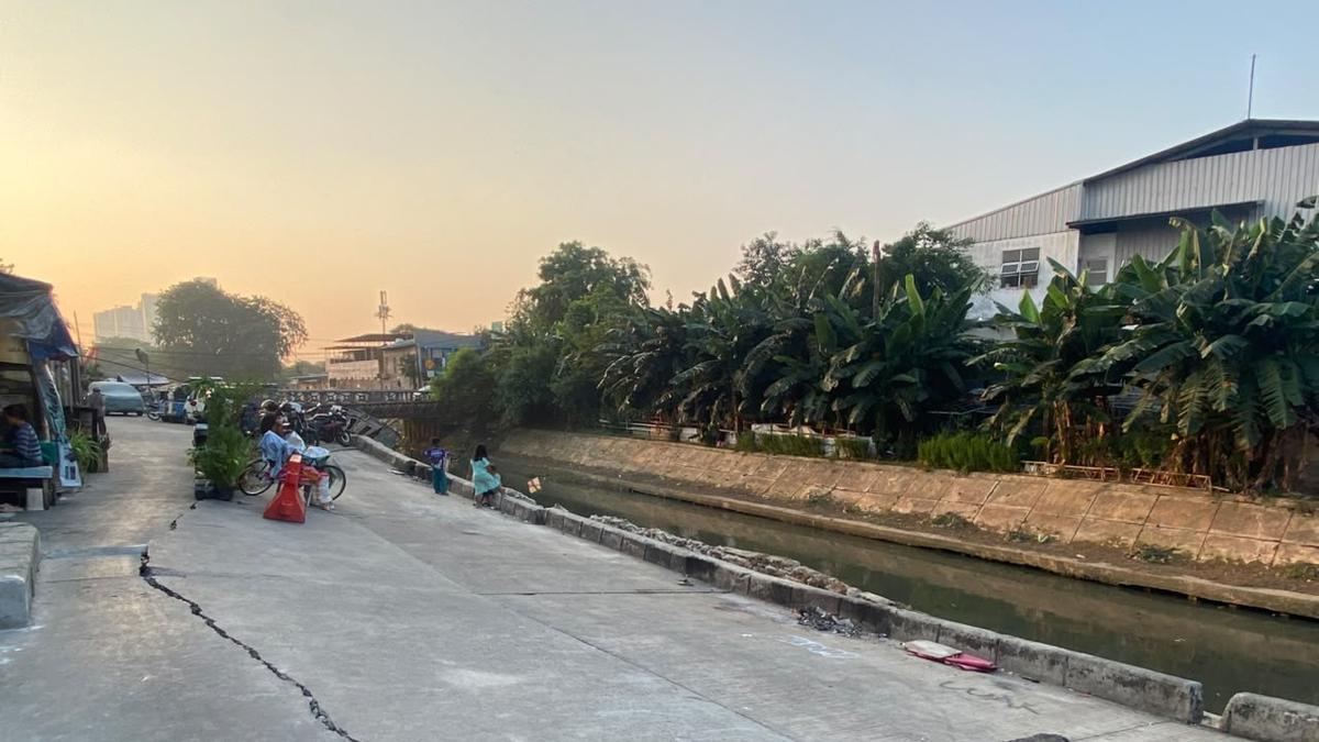 4 Bulan Jalan Amblas di Pulo Gadung Tak Kunjung Diperbaiki
