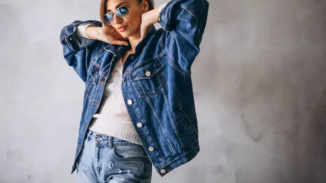 Tips Styling Denim on Denim Agar Tidak Terlihat Monoton (photo by freepik.com)