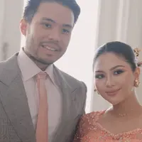 Selama kehamilan, Jessica Mila selalui tuai pujian dengan penampilannya yang cantik dan menawan. Termasuk saat Mambosuri, prosesi 7 bulanan dalam adat Batak [@itsfrankywu]