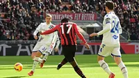 Pemain AC Milan Rafael Leao mencetak gol saat AC Milan melawan Sampdoria di Liga Italia (AFP)