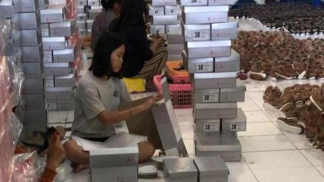 Perajin Lokal di Batam Hasilkan Produk Sandal Terbaik