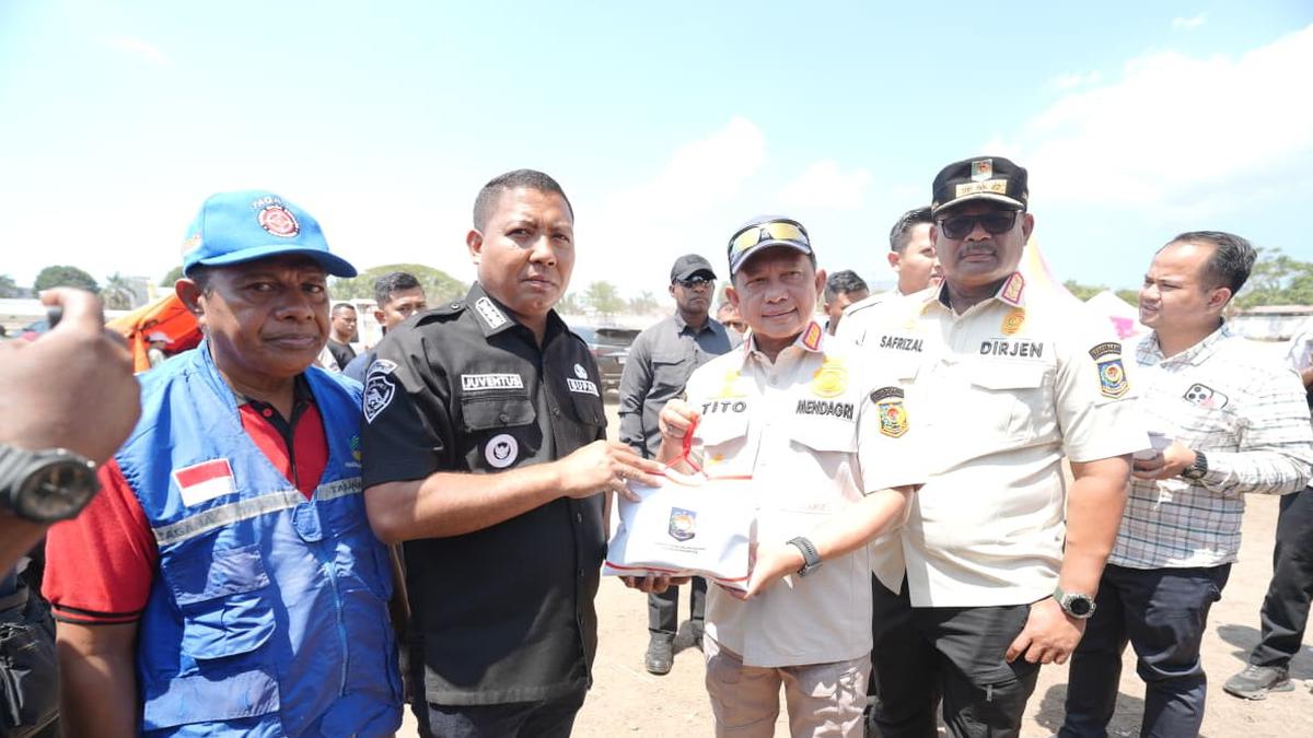 Tinjau Korban Gempa di Palue, Mendagri Tekankan Kebutuhan Terpenuhi