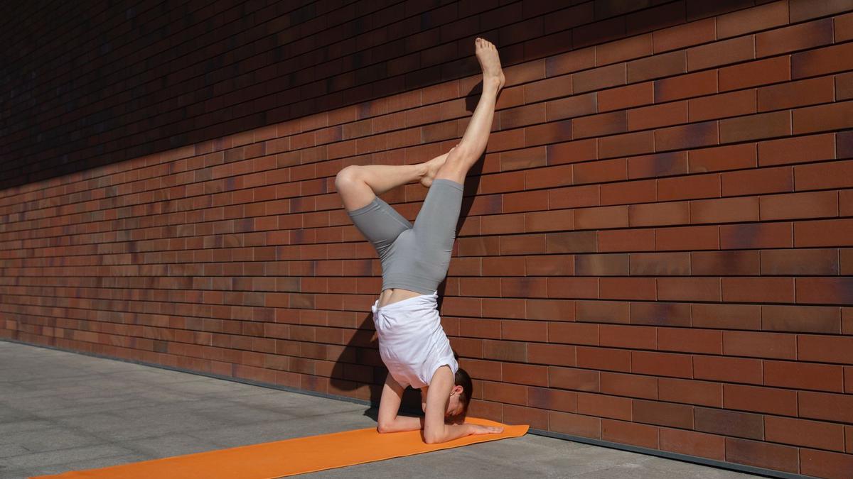 Mengenal Wall Pilates, Olahraga Praktis di Rumah yang Cocok untuk Pemula