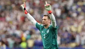 Manuel Neuer #1 dari Jerman merayakan gol pertama tim yang dicetak oleh Felix Nmecha #23 selama pertandingan Grup E Piala Dunia 2026 antara Jerman dan Curacao di Stadion Houston pada 15 Juni 2026 di Houston, Texas. (Alexander Hassenstein/Getty Images via AFP)