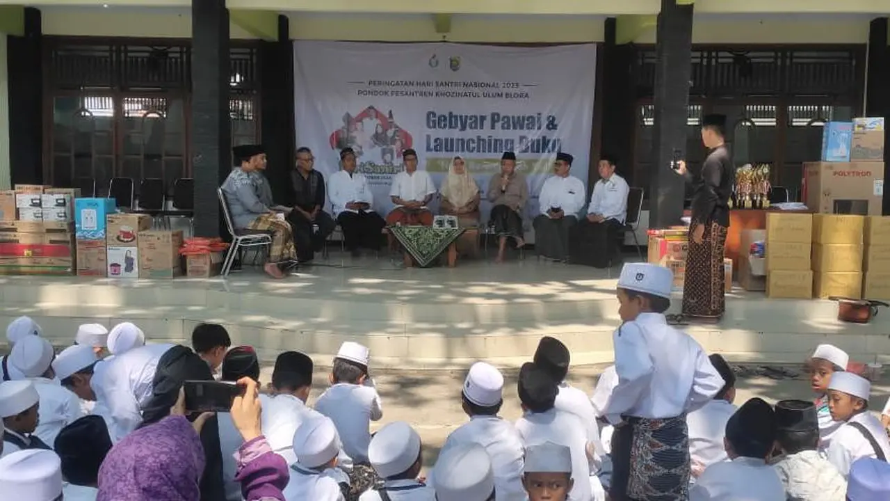 Ponpes Khozinatul Ulum Blora Luncurkan Buku 'Ngaji Bareng Abah Yai Muharror Ali'. (Foto: Liputan6.com/Ahmad Adirin)