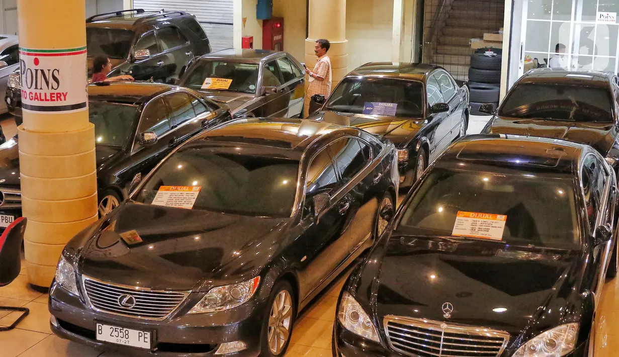 Harga jual mobil bekas menjelang Lebaran juga naik. Para pedagang mobkas, biasanya sudah mulai meningkatkan stok atau ketersediaan unitnya. (Liputan6.com/Angga Yuniar)