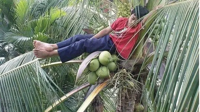6 Tingkah Santai Orang saat Nikmati Ngabuburit Ini Bikin Ngakak