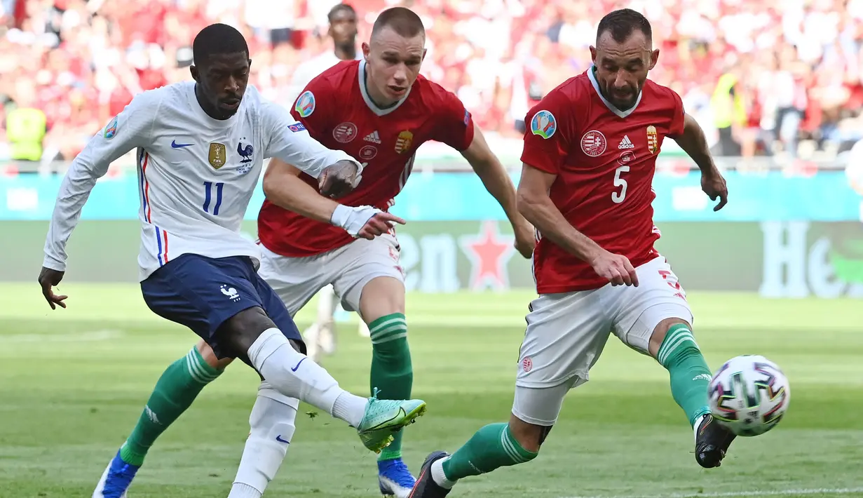 Pada babak kedua, Prancis langsung tampil menyerang. Mereka menambah kekuatan dengan memasukkan Ousamane Dembele pada menit ke-57. Dua menit berselang, Dembele langsung melakukan percobaan, namun bolanya hanya membentur tiang gawang. (Foto: AFP/Pool/Tibor Illyes)