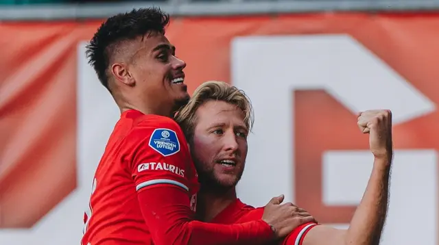 Masih Punya Masa Depan Cerah, Mees Hilgers dan Twente Disarankan Duduk Bersama untuk Cari Solusi Terbaik