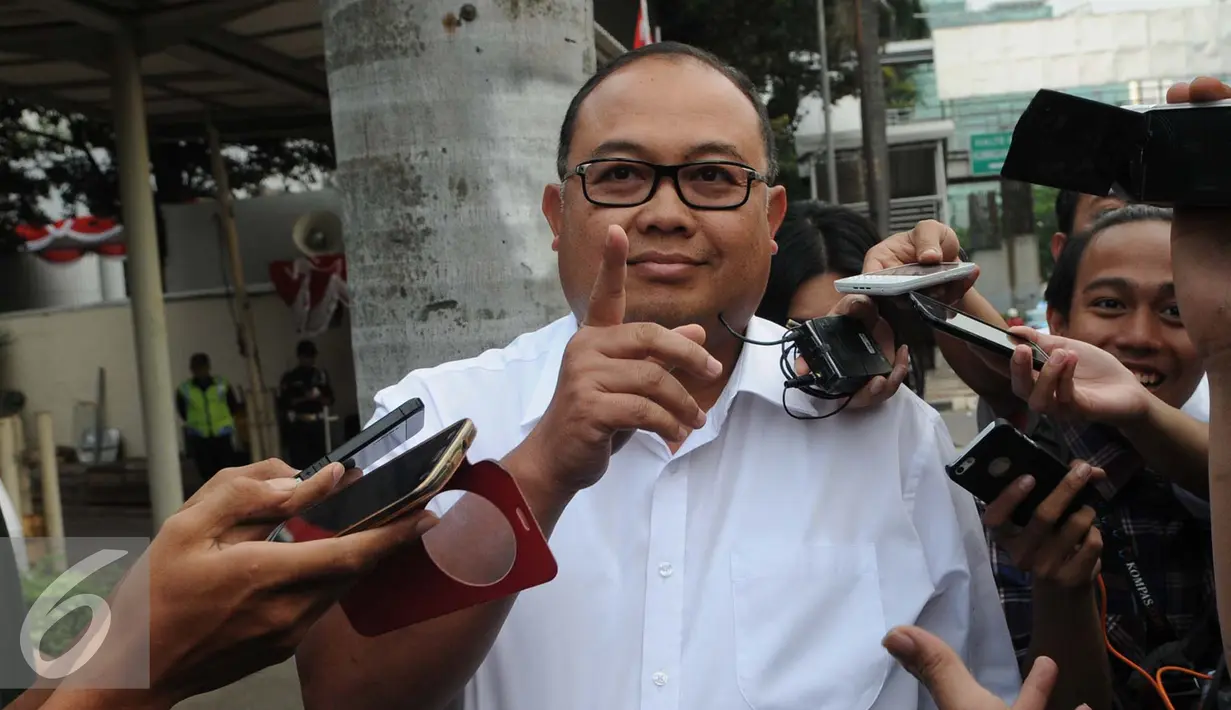 Haryadi Budi Kuncoro usai jalani pemeriksaan di KPK, Jakarta, Senin (22/8). Pemeriksaan untuk mendalami dugaan korupsi pengadaan tiga unit Quay Container Crane (QCC) di PT Pelindo II tahun 2010 dengan tersangka RJ Lino. (Liputan6.com/Helmi Afandi)