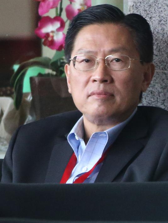 CEO Lippo Group James Riady menunggu pemeriksaan di Gedung KPK, Jakarta, Selasa (30/10). James Riady memenuhi panggilan oleh penyidik KPK. (Merdeka.com/Dwi Narwoko)