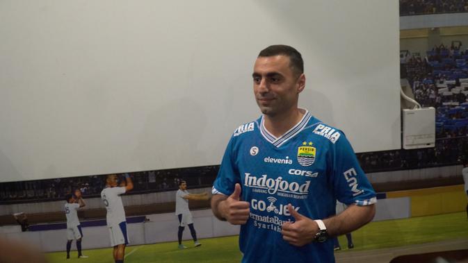 Pemain anyar Persib Bandung Artur Gevorkyan berharap dapat membantu timnya meraih prestasi terbaik di Liga 1. (Huyogo Simbolon)
