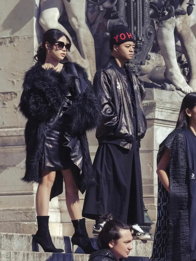 7 Potret Wendy Walters Istri Reza Arap Saat Berada di Paris, Tampil Kece dan Modis