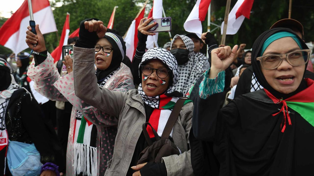 FOTO: Aksi Bela Palestina Warnai Menjelang Reuni 212 di Depan Kedutaan AS