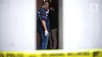Tim penyidik kepolisian melakukan prarekonstruksi di rumah singgah Irjen Ferdy Sambo di Komplek Polri Duren Tiga, Jakarta, Sabtu (23/7/2022). Tim khusus gabungan pengungkapan kasus baku tembak dua anggota Polri yakni Brigadir J atau Brigadir Yosua dan Bharada E kembali menggelar pra-rekonstruksi. (Liputan6.com/Faizal Fanani)