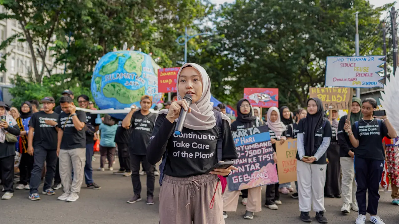 Sampah plastik masih menjadi kontribusi kedua terbesar di Jakarta. Oleh karena itu, sekelompok anak dan orang muda yang tergabung dalam Child Campaigner memilih untuk tidak diam.