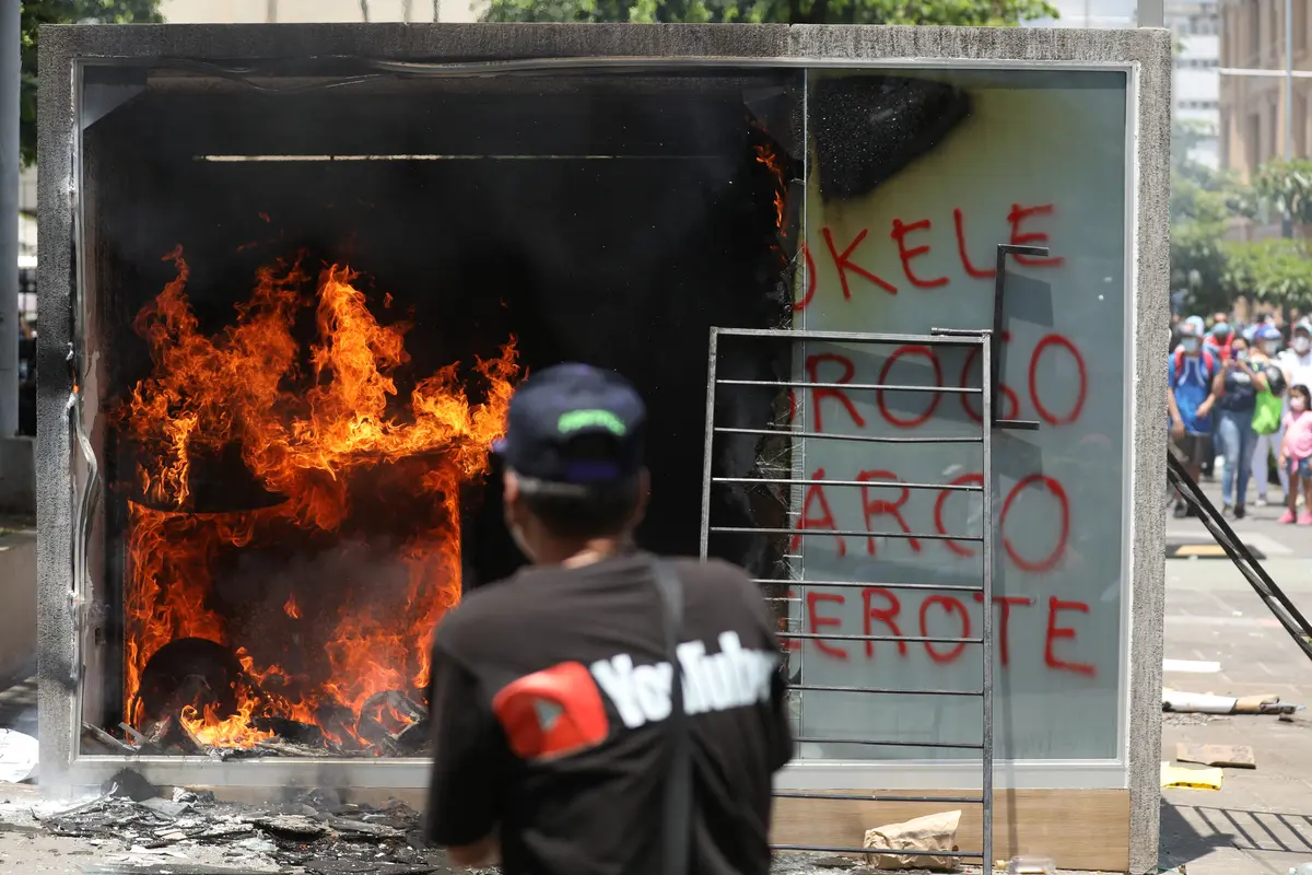 Tolak Bitcoin, Warga El Salvador Bakar ATM Uang Kripto