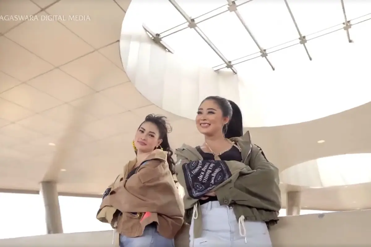 Video Klip Terbaru Duo Anggrek Berjudul Asem Goyang. sumberfoto: Nagaswara