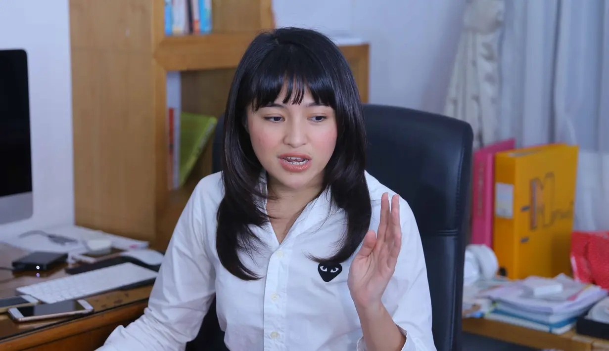 Janda dari Ben Kasyafani itu melihat bahwa lingungan terdekat yang bisa mempengarui seseorang dari narkoba. Pemain sinetron Tikus dan Kucing itu mengaku bahwa ia tergolong jarang bergaul. (Nurwahyunan/Bintang.com)