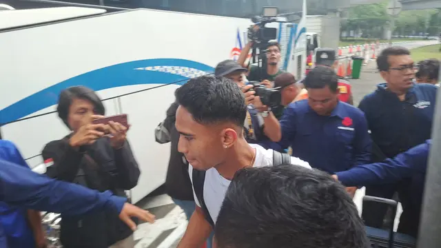 Pemain Oxford United Tiba di Bandara Soetta Jelang Piala Presiden 2025, Ada Marselino dan Ole