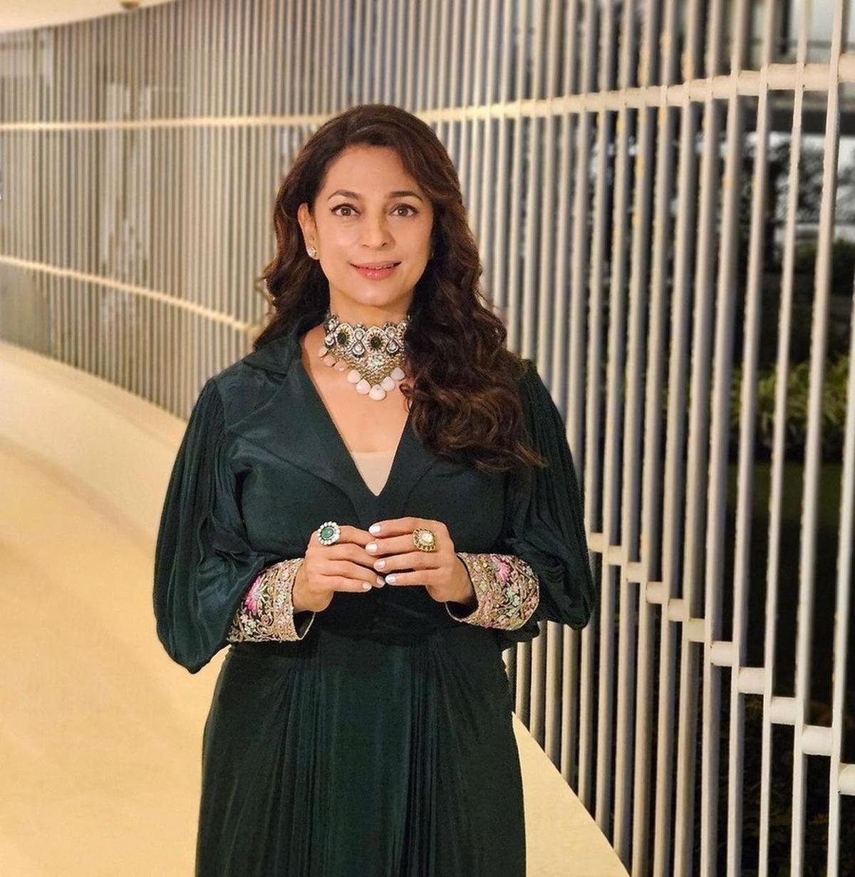 Dengan latar belakang yang kaya dan beragam, Juhi Chawla menunjukkan bahwa kesuksesan bukan hanya soal popularitas, melainkan juga kecerdasan dalam berinvestasi dan berbisnis. Ini adalah bukti nyata dari dedikasi dan kerja keras di dunia yang penuh tantan