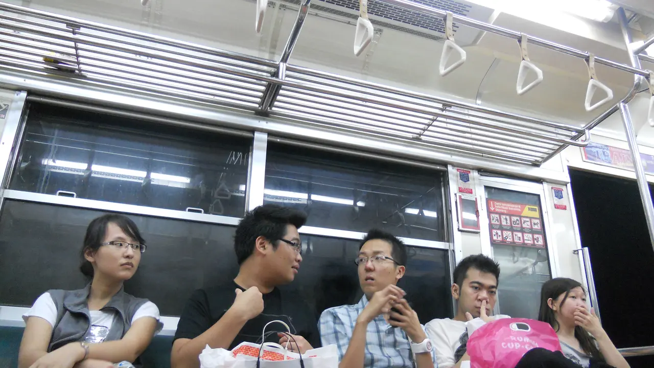 5 Aturan yang Masih Dilanggar Pengguna Kereta Api 'Commuter Line'