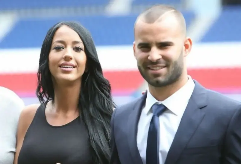 Aurah Ruiz (kiri) dan eks bintang Real Madrid Jese Rodriguez (elbalonrosa)