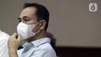 Terdakwa dugaan korupsi di Pemerintahan Kabupaten Langkat, Muara Perangin-angin sesaat sebelum menjalani sidang tuntutan di Pengadilan Tipikor, Jakarta, Senin (6/6/2022). JPU KPK menuntut Muara Perangin-angin hukuman 2 tahun 6 bulan penjara serta denda Rp 200 juta subsider 4 bulan kurungan. (Liputan6.com/Helmi Fithriansyah)