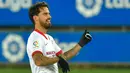 Gelandang Sevilla, Suso, melakukan selebrasi usai mencetak gol ke gawang Alaves pada laga lanjutan Liga Spanyol di Stadion Mendizorrotza, Rabu (20/1/2021) dini hari WIB. Sevilla menang 2-1 atas Alaves. (AFP/Ander Gillenea)