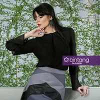 Padu padan busana vintage dengan tampilan modern. (Photographer: Bambang E. Ros. DI: Muhammad Iqbal Nurfjari. Wardrobe: @lunahabit, heels: stylish own, anting: stylish own)