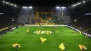 Stadion paling ajaib, ekspresif, dan benar-benar mengintimidasi di Eropa adalah Signal Iduna Park, rumah bagi Borussia Dortmund. Tak hanya memiliki kapasitas besar, stadion ini juga menyajikan atraksi dari tribun selatannya yang terkenal dengan nama "The Yellow Wall". (AFP/Ina Fassbender)