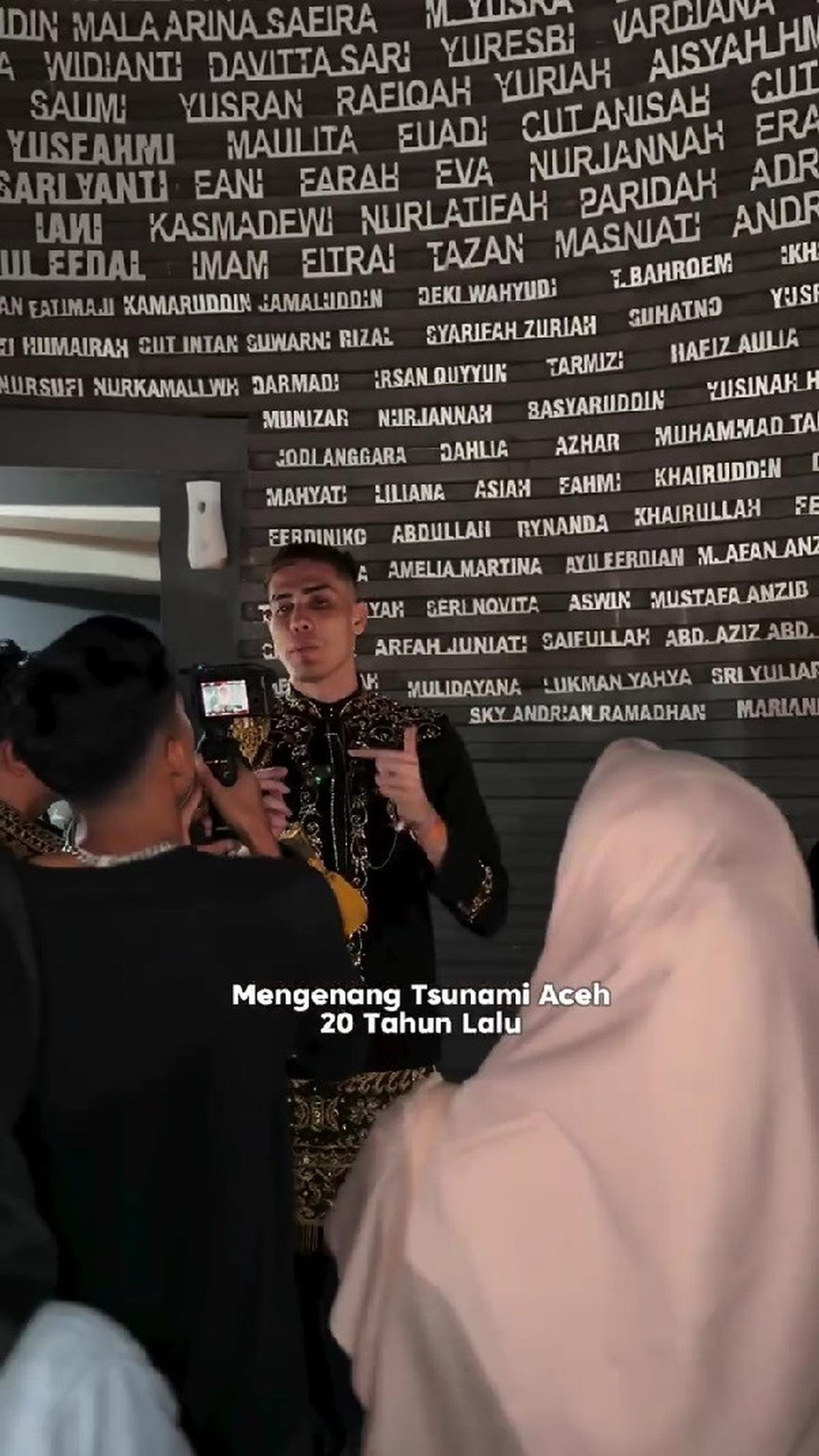 Aisar Khaled Kunjungi Museum Tsunami Aceh, Kirim Doa Hingga Jadi Imam Sholat Berjamaah