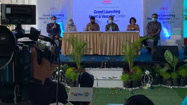 Grand Launching Heart and Vascular Center RS OMNI Cikarang Presdir EMC Healthcare,  Jusup Halimi. Hadir juga Vice Presdir EMC Healthcare, dr Juniwati Gunawan.  Lalu,  Direktur OMNI Hospital Cikarang dokter Rudy Susanto.