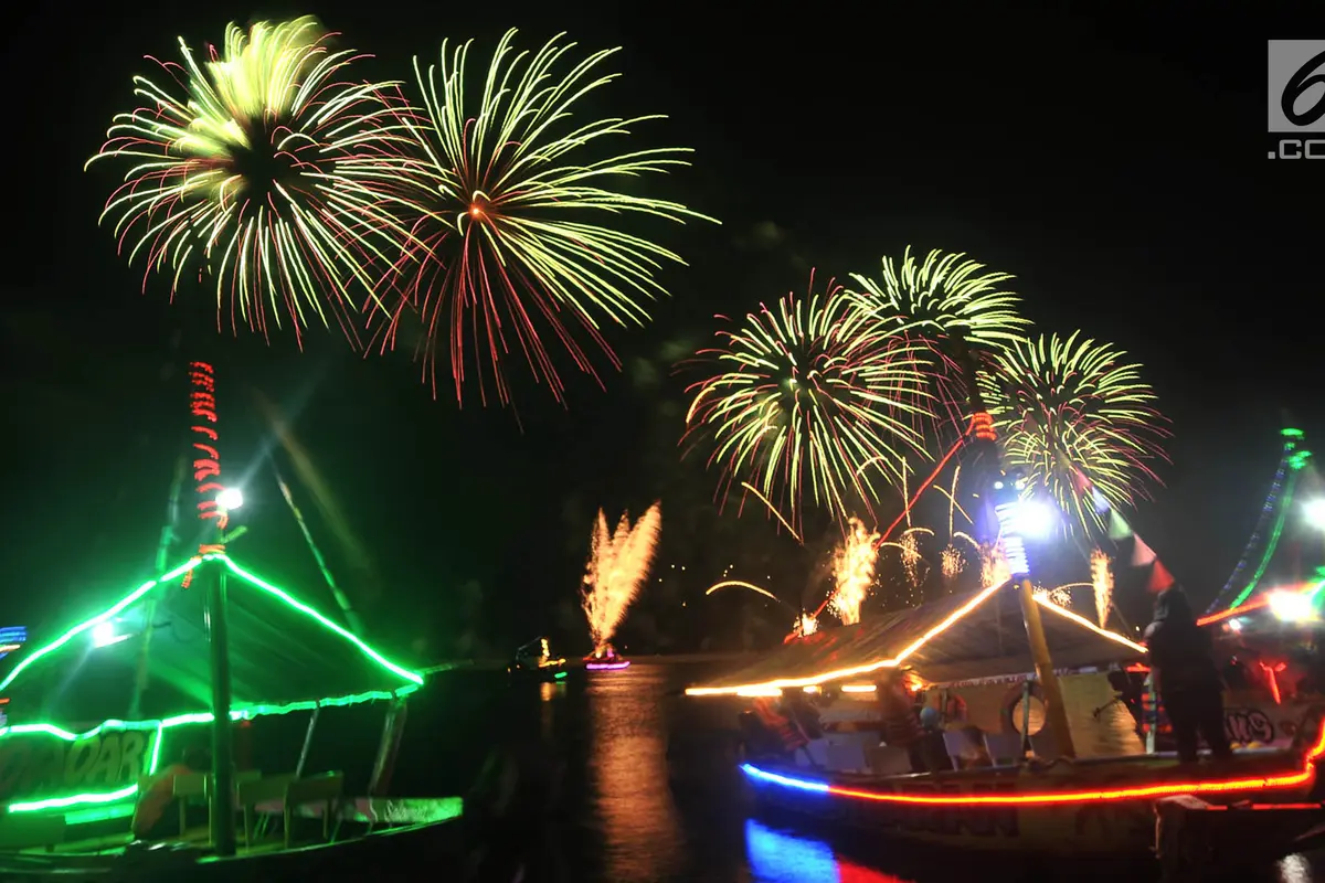Pesta Kembang Api Musikal Meriahkan Malam Pergantian Tahun di Ancol