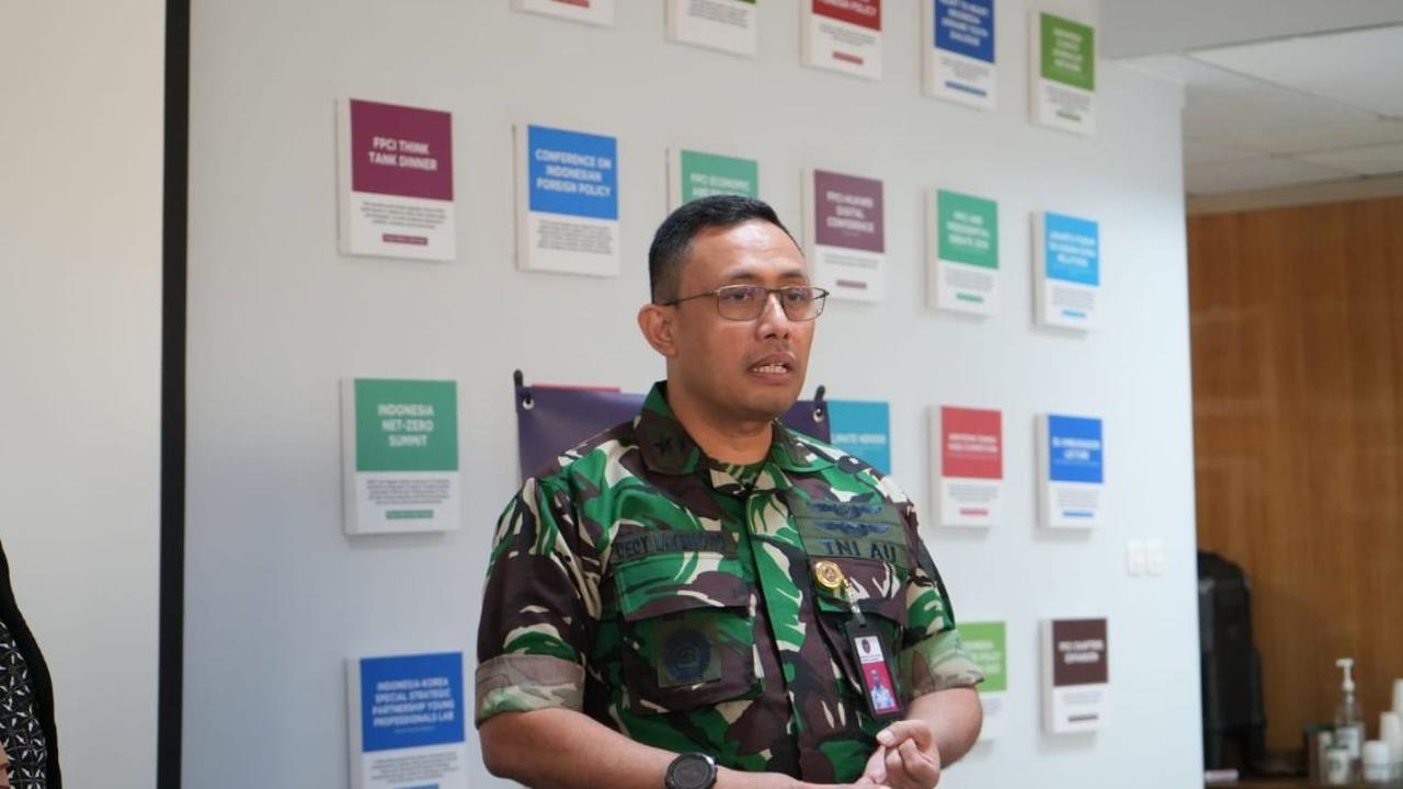 "Ini sangat berat. Dari Korea mereka mau tahun 2026, kita harus menyelesaikan cost share kita sekitar hampir USD14 miliar, kalau kita bagi jadi 2 tahun, artinya 2025 kita harus alokasikan bujet USD7 miliar,"&nbsp;