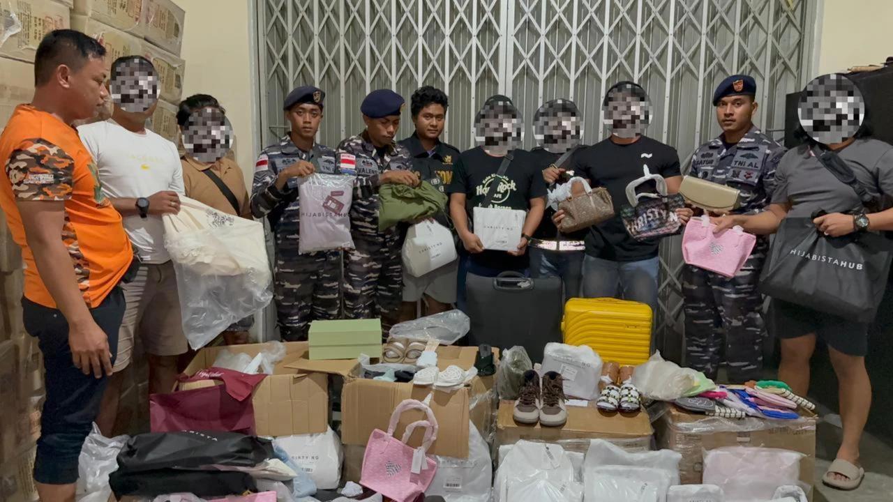Selamatkan Kerugian Negara, TNI AL Gagalkan Penyelundupan Barang Branded dari Malaysia